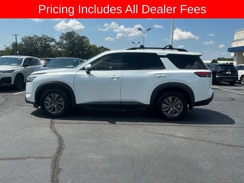 Used 2025 Nissan Pathfinder SV FWD image 2