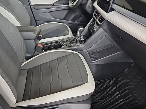 New 2026 Volkswagen Taos SE image 13