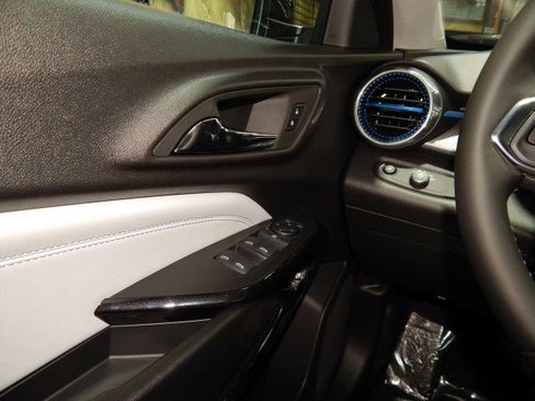 Used 2025 Chevrolet Trax LT w/ Driver Confidence Package image 20