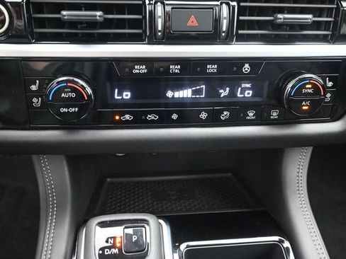 Used 2024 Nissan Pathfinder Platinum AWD/4WD image 19