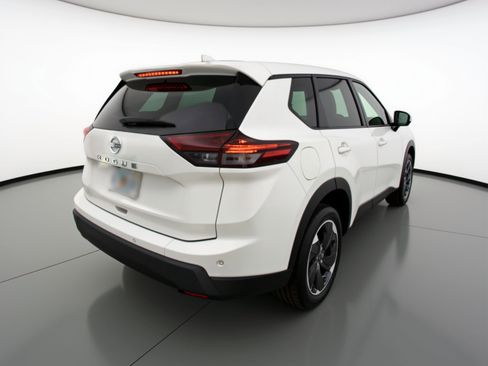 Used 2025 Nissan Rogue SV image 9