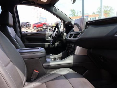 Used 2022 Chevrolet Tahoe LT w/ Luxury Package AWD/4WD image 8