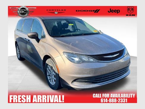 Used 2017 Chrysler Pacifica Touring image 1