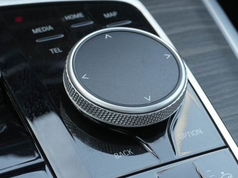 Certified 2023 BMW X7 xDrive40i w/ Premium Package image 24