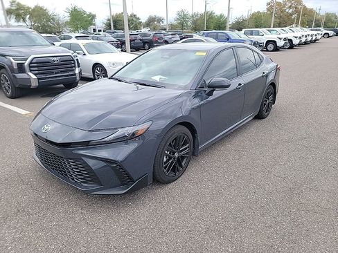 Certified 2025 Toyota Camry SE image 1