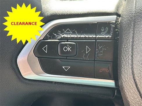 Used 2024 Jeep Compass Latitude image 28