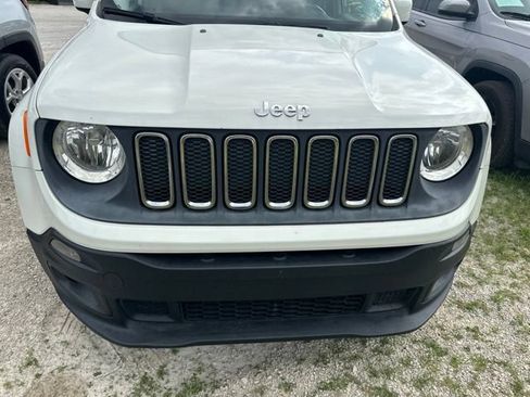 Used 2016 Jeep Renegade Latitude FWD image 17