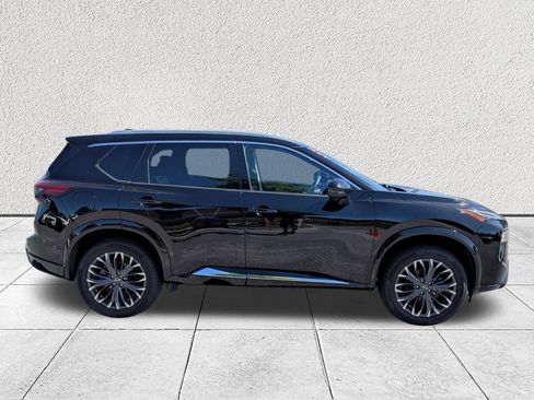 Used 2025 Nissan Rogue Platinum FWD image 2