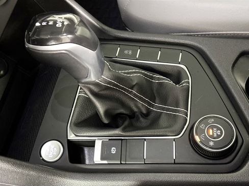 Used 2022 Volkswagen Taos SE w/ Panoramic Sunroof Package image 18