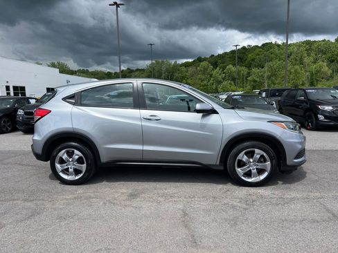 Used 2021 Honda HR-V LX image 6