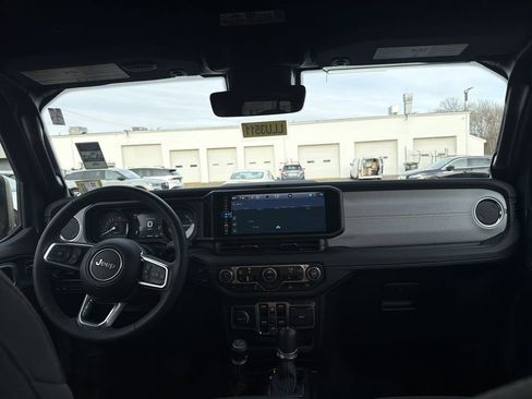 Used 2024 Jeep Wrangler Unlimited Sahara w/ Technology Group image 19