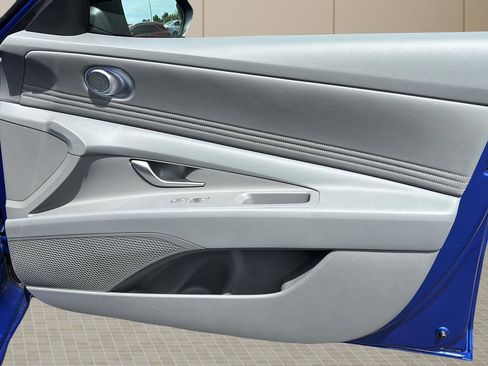 Used 2025 Hyundai Elantra Sport FWD image 32