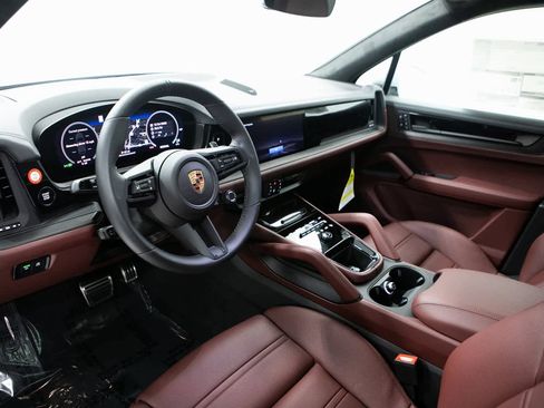 New 2026 Porsche Cayenne GTS image 4