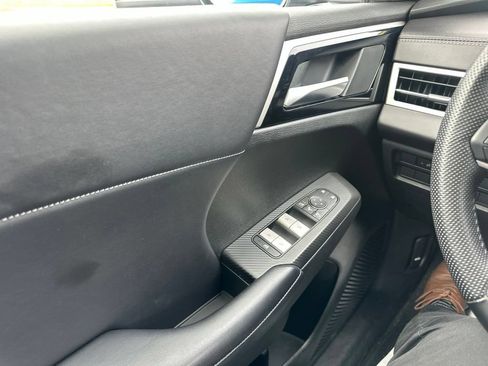 Used 2023 Mitsubishi Outlander SE AWD/4WD image 19