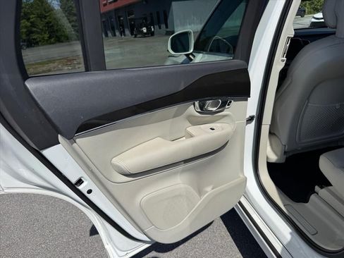 Used 2018 Volvo XC90 T6 Momentum w/ Convenience Package AWD/4WD image 13