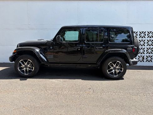 Used 2024 Jeep Wrangler Unlimited w/ Convenience Group AWD/4WD image 2