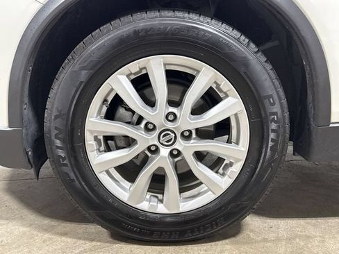Used 2017 Nissan Rogue SV FWD image 26