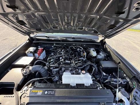 Used 2025 Toyota 4Runner SR5 AWD/4WD image 11