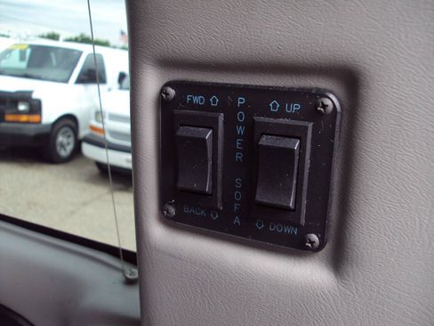 Used 2014 Chevrolet Express 1500 AWD image 12
