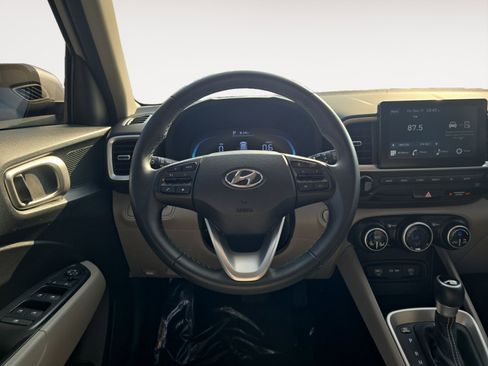 Used 2024 Hyundai Venue SEL image 13