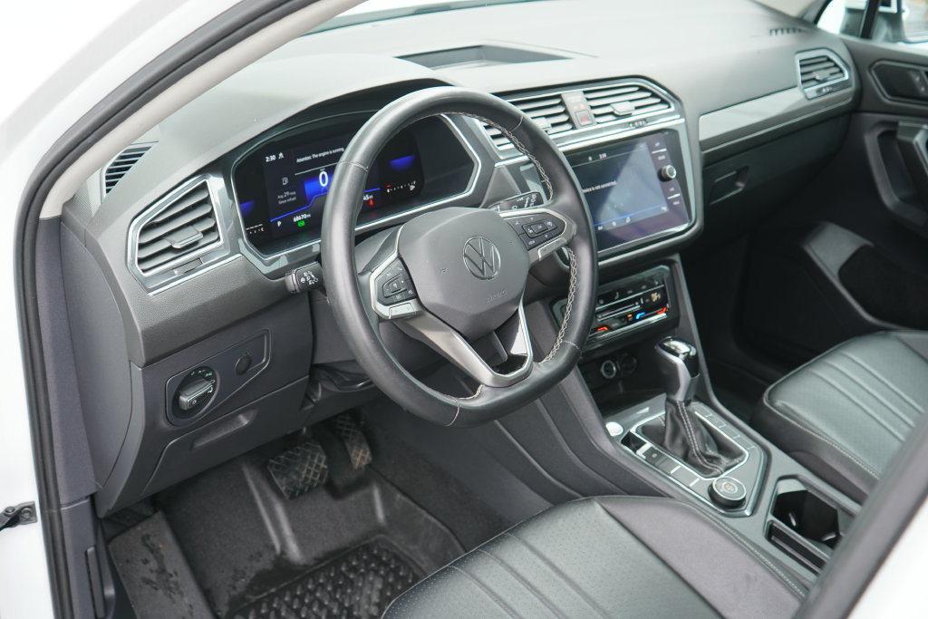 Used 2022 Volkswagen Tiguan SE AWD/4WD image 12