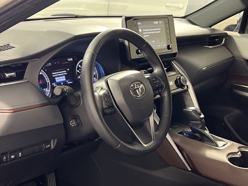 Used 2022 Toyota Venza XLE AWD/4WD image 16