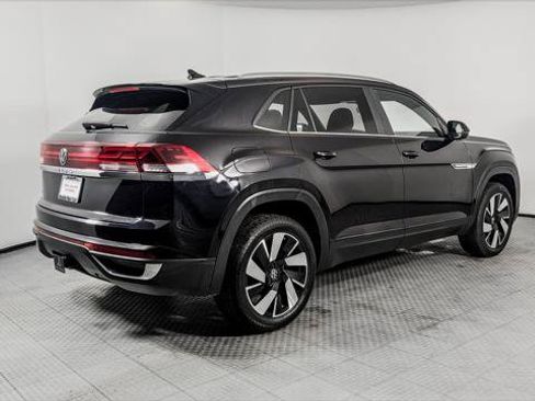 Used 2024 Volkswagen Atlas Cross Sport SE FWD image 7