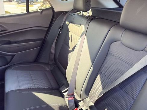 Certified 2025 Chevrolet Trax LT w/ LT Convenience Package FWD image 14