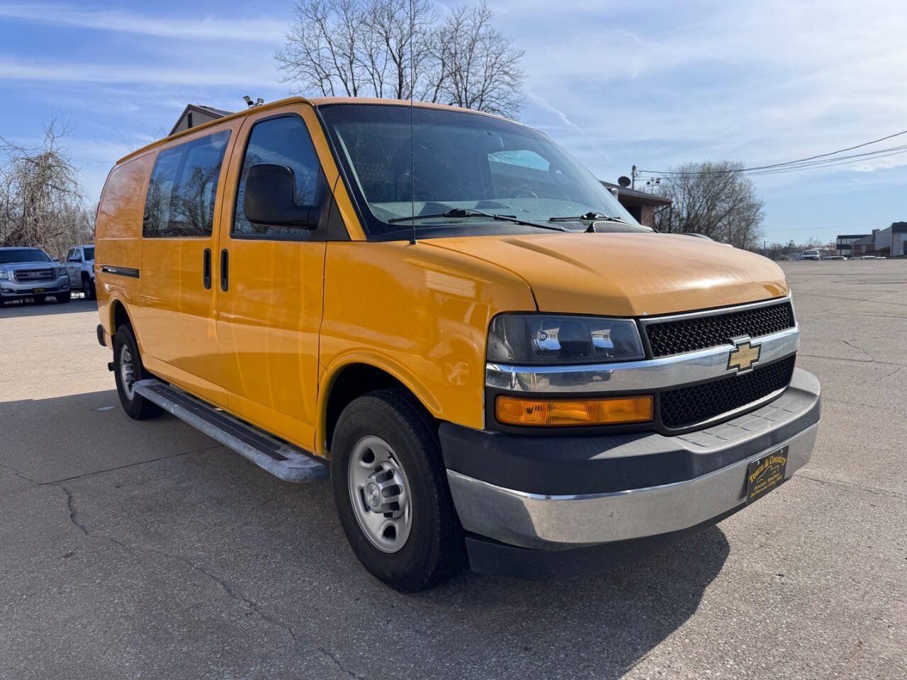 Used 2019 Chevrolet Express 2500 w/ Driver Convenience Package RWD image 4