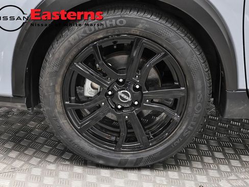 Used 2023 Nissan Kicks SR w/ SR Premium Package FWD image 32