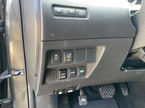 Used 2017 Nissan Rogue SV image 18