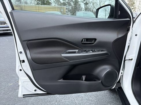 Used 2021 Nissan Kicks S image 10