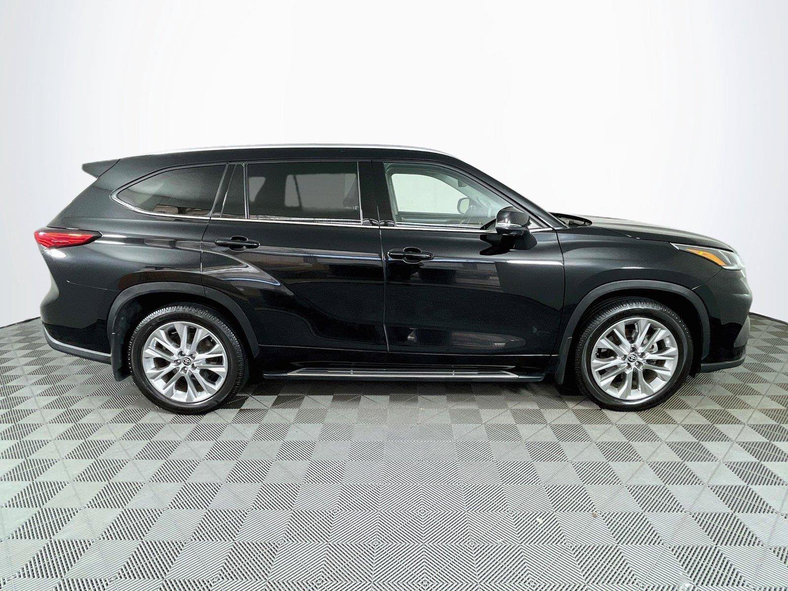 Used 2023 Toyota Highlander Limited AWD/4WD image 11