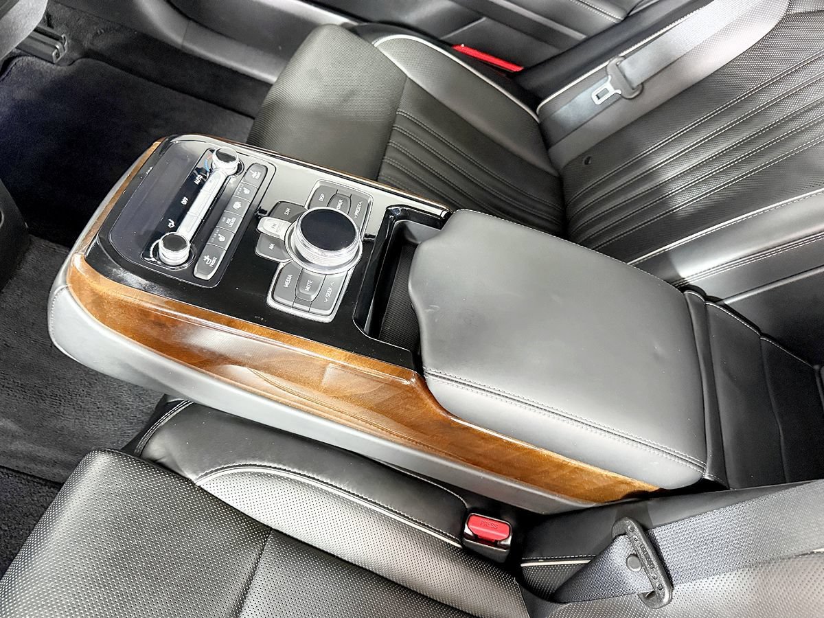 Used 2019 Genesis G90 3.3T Premium AWD/4WD image 43