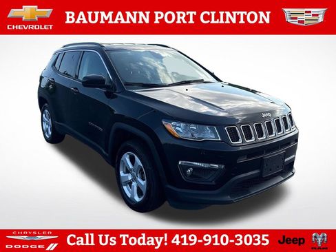 Used 2018 Jeep Compass Latitude w/ Cold Weather Group AWD/4WD image 1