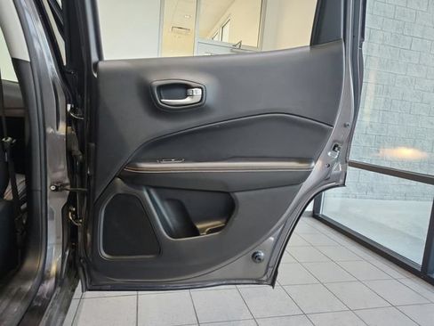 Used 2018 Jeep Compass Latitude w/ Popular Equipment Group AWD/4WD image 24