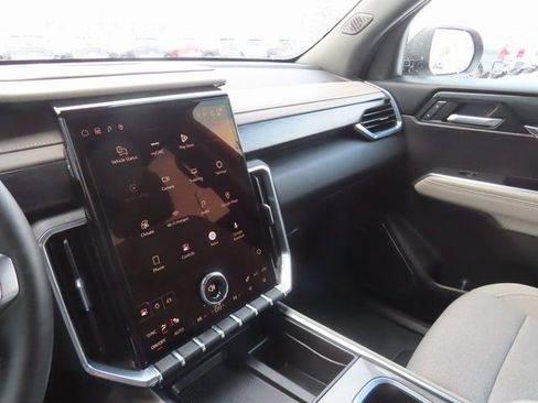 Used 2026 GMC Acadia Elevation image 36