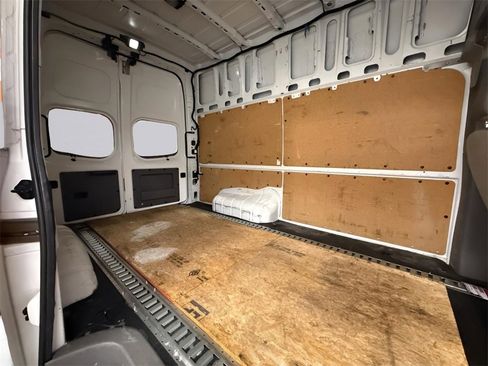 Used 2020 Nissan NV 2500 SV w/ Navigation Package image 11