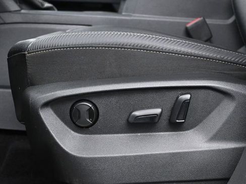 Used 2023 Volkswagen Atlas Cross Sport SE image 11