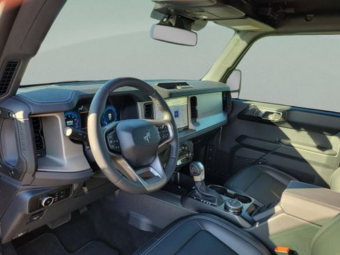 New 2025 Ford Bronco Outer Banks w/ Black Appearance Package image 6