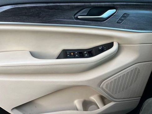 Used 2023 Jeep Grand Cherokee Limited image 22