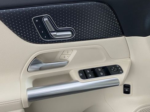 Used 2025 Mercedes-Benz GLA 250 4MATIC image 22