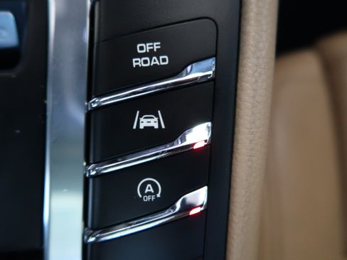 Used 2018 Porsche Macan AWD/4WD image 20