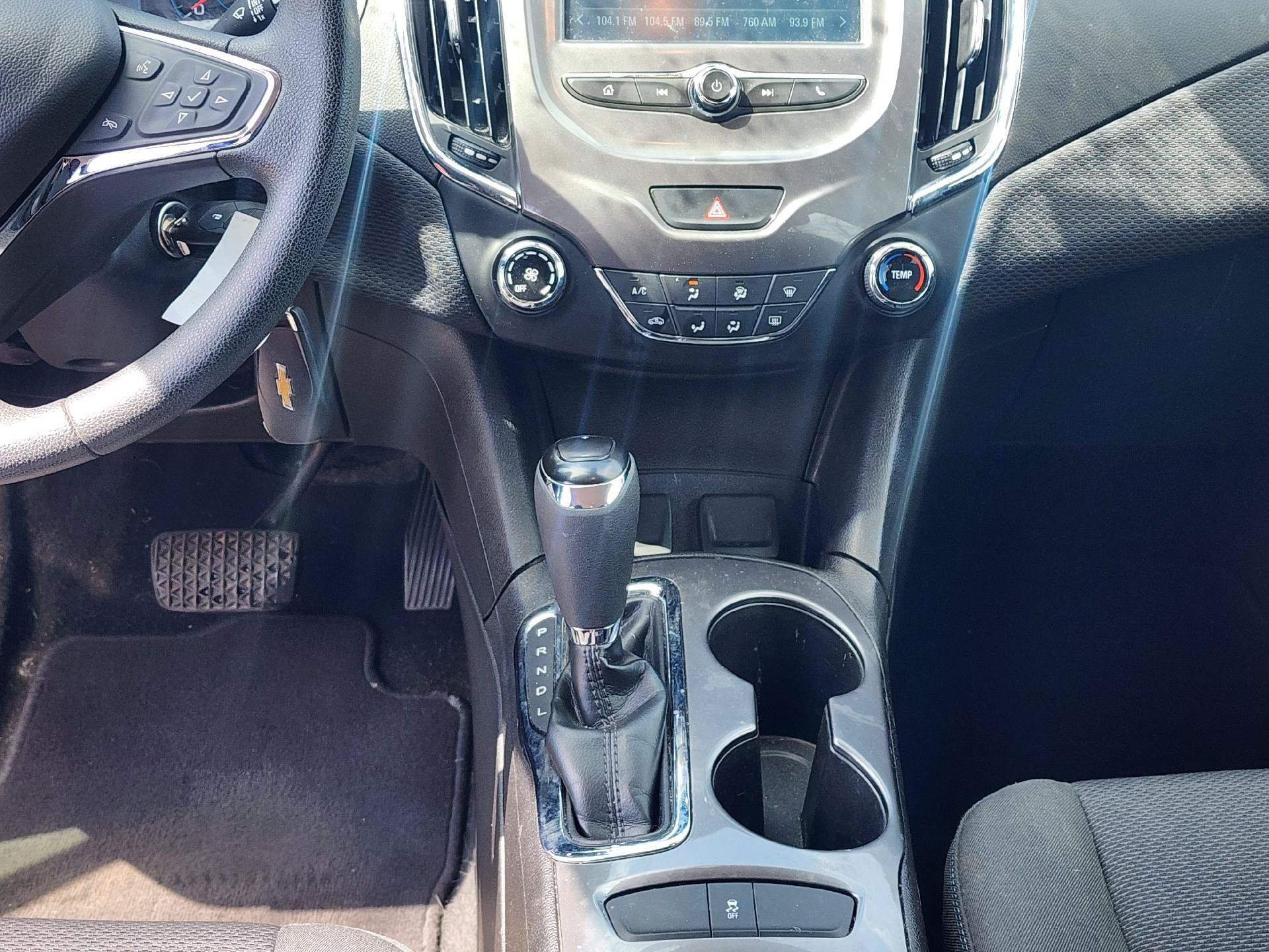 Used 2018 Chevrolet Cruze LT FWD image 17