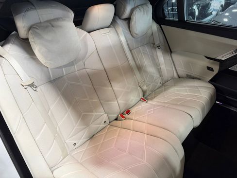 Used 2024 BMW 760i xDrive image 38