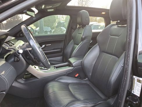 Used 2019 Land Rover Range Rover Evoque SE Premium image 17