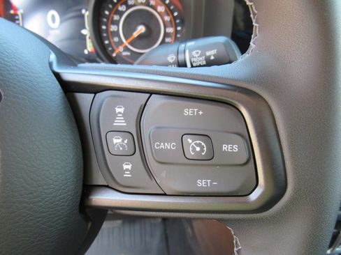 Certified 2025 Jeep Gladiator Mojave w/ Convenience Group AWD/4WD image 24