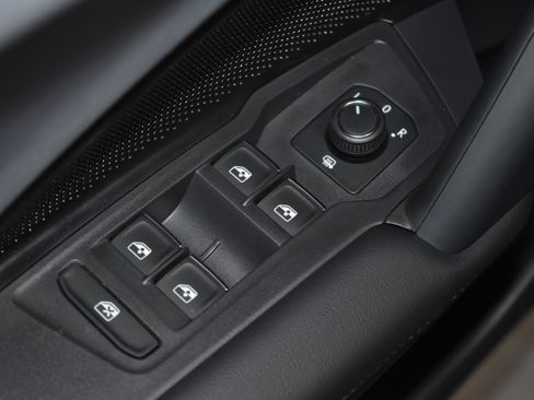 New 2026 Volkswagen Tiguan SE R-Line image 4