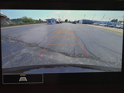 Used 2023 Chevrolet Traverse LT FWD image 29
