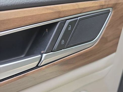 Used 2024 Volkswagen Atlas SE FWD image 8